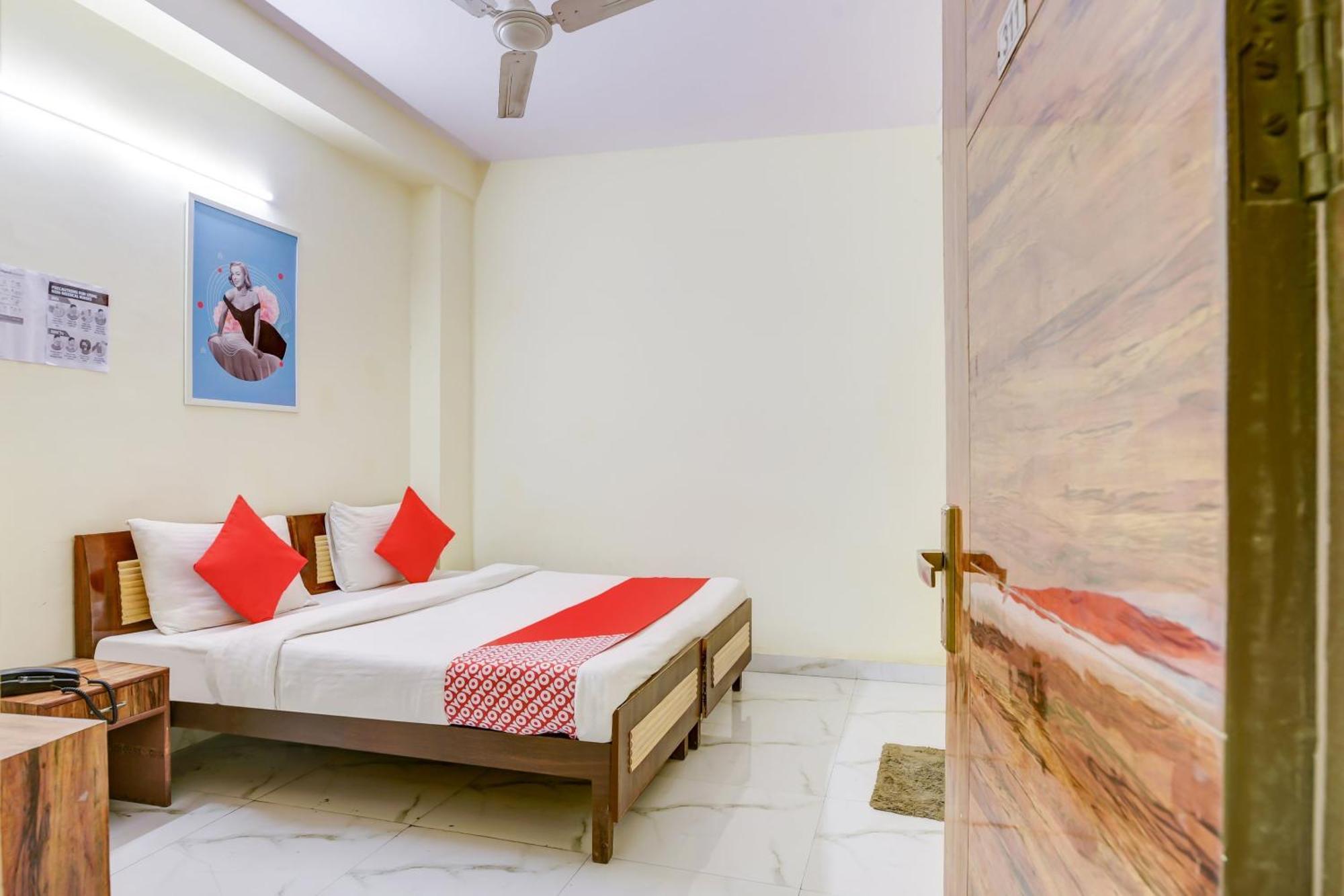 Hotel O 74192 Vishwakarma Palace เดลี ภายนอก รูปภาพ