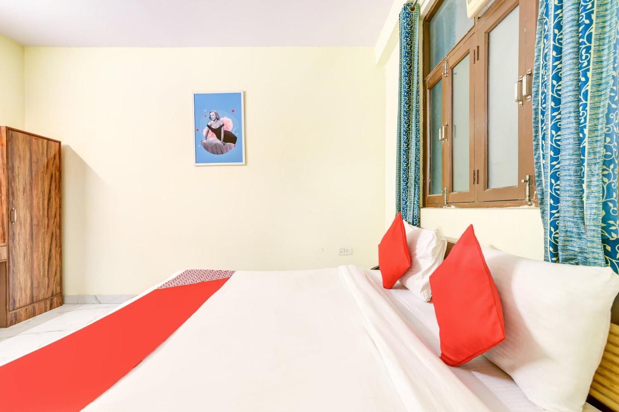Hotel O 74192 Vishwakarma Palace เดลี ภายนอก รูปภาพ