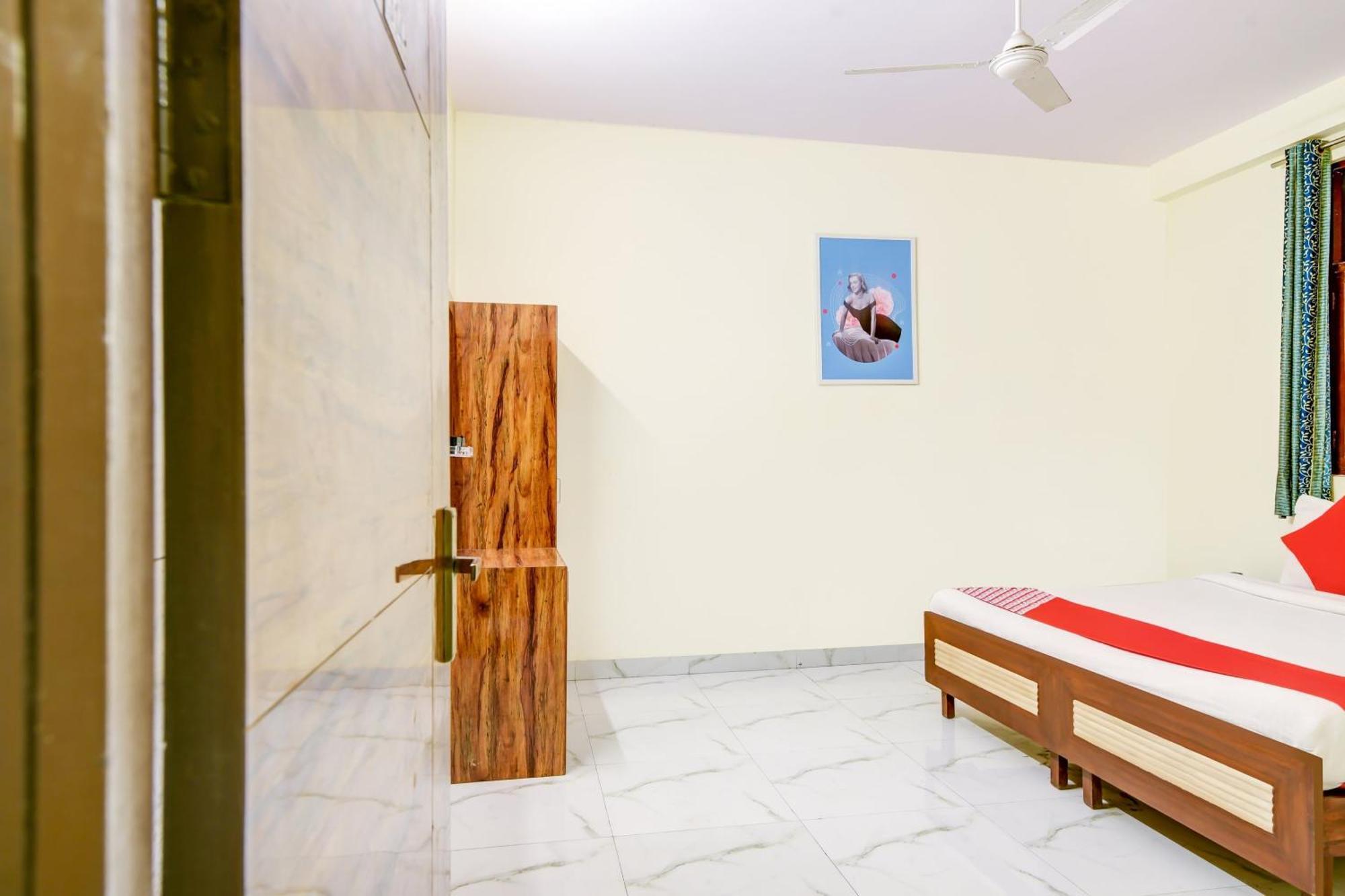 Hotel O 74192 Vishwakarma Palace เดลี ภายนอก รูปภาพ